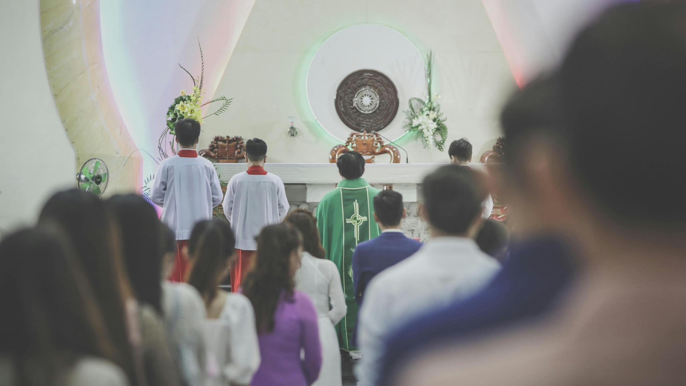 El papel del sacerdote y la parroquia en el duelo gestacional